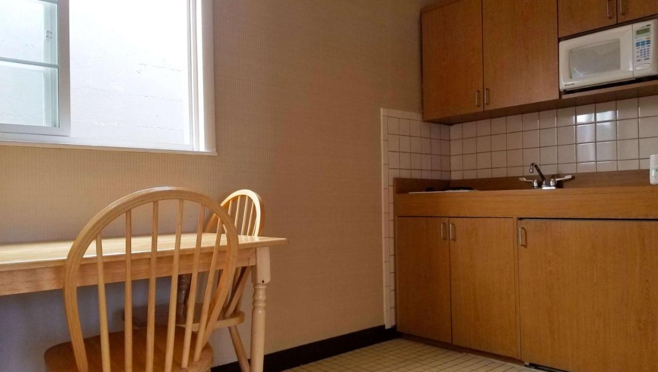Pacific Heights Motel 3*