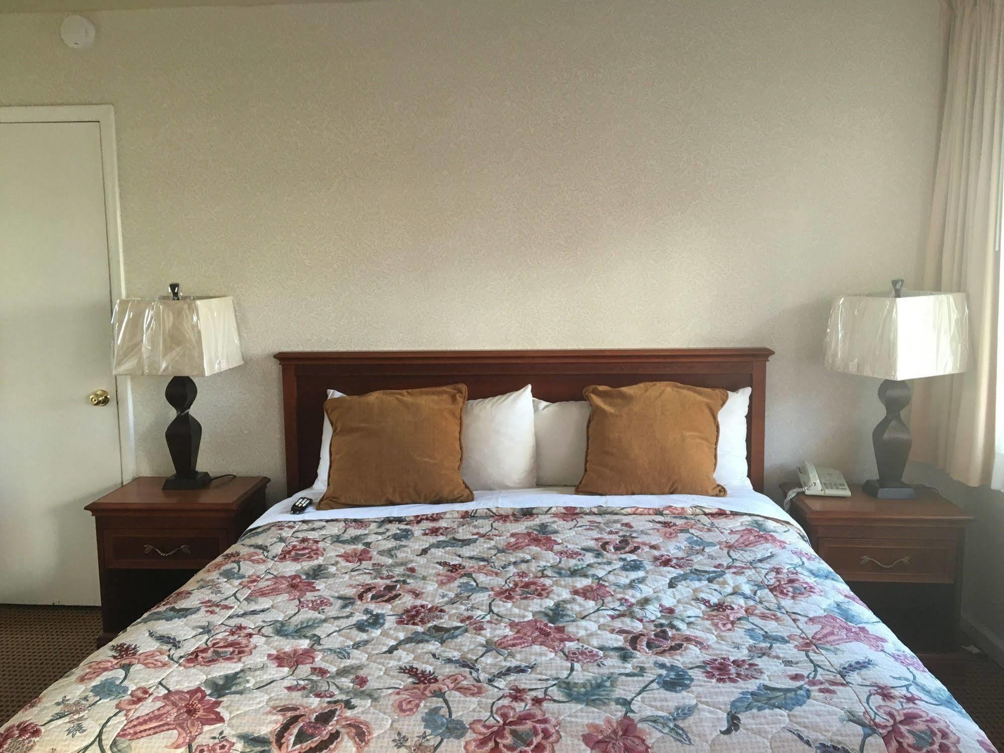 Pacific Heights Motel 3*
